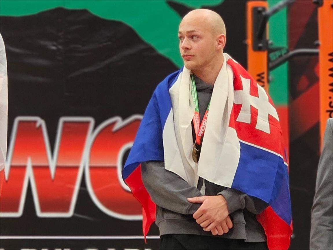 Matej sam na stage